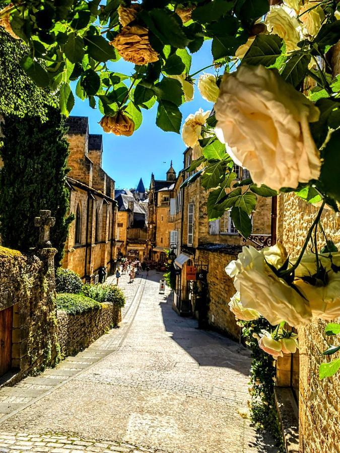 Centrally Located Sarlat Apartment With Medieval Town Views מראה חיצוני תמונה