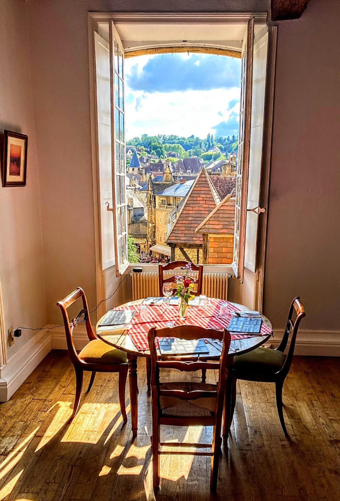Centrally Located Sarlat Apartment With Medieval Town Views מראה חיצוני תמונה